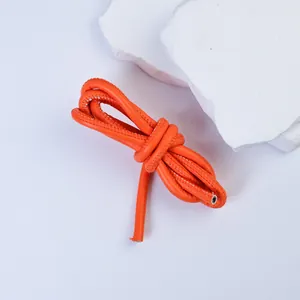 Detailansicht der 5 mm orangefarbenen geflochtenen Lederkordel für DIY-Zubehör