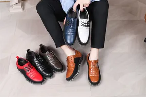 Scarpe casual da uomo in pelle per affari disponibili in una varietà di colori