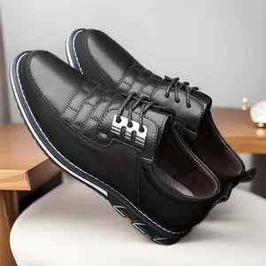 Eleganti scarpe casual da uomo in pelle nera con motivo a griglia e stringate