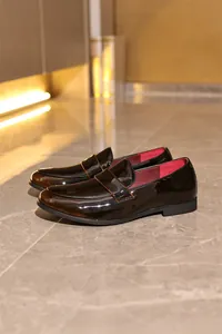 Detailansicht der Herren-Lackleder-Loafer in glänzender Optik für Business-Garderobe