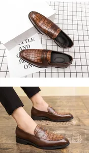 Vue détaillée des chaussures en cuir marron style britannique avec motif crocodile