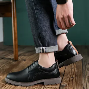 Klassische schwarze Herren-Derbyschuhe aus Leder mit dicker Gummisohle