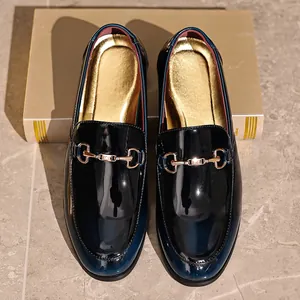 Elegante Herren-Loafer aus Lackleder mit goldener Trensenschnalle-Verzierung