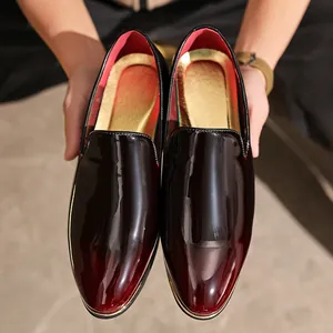 Men Gradient Patent Leather Loafers Slip-on Formal Business Dress Shoes With Metal Toe Detail High Gloss Office Wedding Loafers