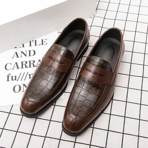 Mocassins Homme Rétro Britannique Motif Crocodile Pointu À Enfiler Chaussures Business Casual Semelle Caoutchouc Cuir PU Artificiel
