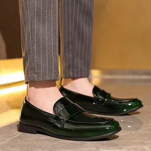 Elegante grüne Lackleder-Loafer für Herren, perfekt für Business und formelle Anlässe
