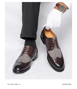 Professionelle Detailansicht der Herrenschuhe im Vintage-Brit-Stil mit Hahnentritt-Muster