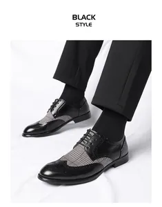 Herren Brogue-Schuhe im britischen Vintage-Stil aus schwarzem Leder und Karostoff