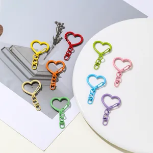 Collection de fermoirs mousquetons colorés en forme de cœur pour accessoires DIY