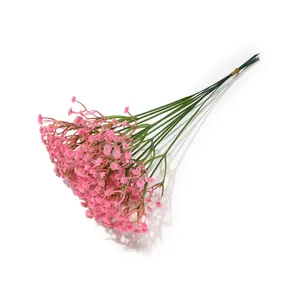 Detailansicht eines rosa künstlichen Schleierkrauts für Heimdeko und DIY-Blumenarrangements