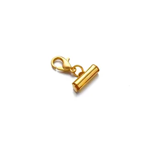 Vue détaillée d'un fermoir mousqueton doré avec embout coulissant pour bijoux DIY