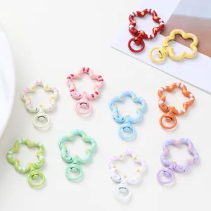 Detalle de cierres de resorte con forma de flor de colores para joyería DIY