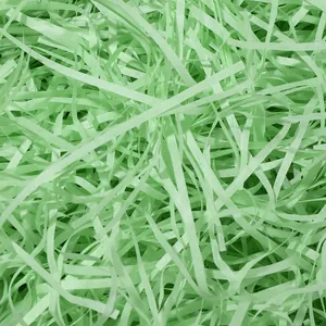 Vista macro di carta rafia triturata verde chiaro di qualità per confezioni regalo eleganti