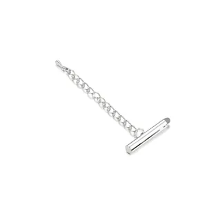 Détail d'un embout tube coulissant argenté poli avec chaîne d'extension pour bijoux DIY.