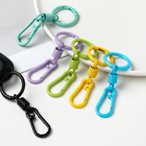 Selezione di portachiavi colorati in lega di zinco con mini moschettoni a molla