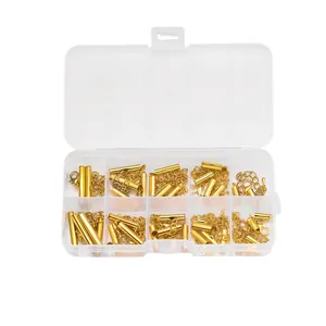 Vue détaillée du kit bijoux avec fermoirs homard dorés et tubes coulissants