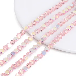 Detailansicht von 8 mm facettierten rosa Glaskristallperlen für DIY-Schmuckarbeiten