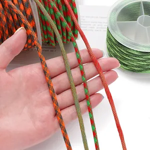Nahaufnahme von bunten 4mm unelastischen Baumwollkordeln für DIY-Schmuckherstellung