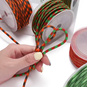 Detail von 4mm unelastischem Paracord für handgemachten Schmuck und DIY-Quasten.