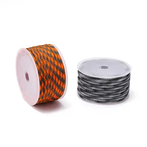 Nahaufnahme von 4mm unelastischen geflochtenen Kordeln in Orange und Schwarz Mustern