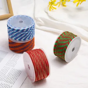 Detailansicht von 4mm unelastischen bunten Flechtschnüren für DIY-Schmuckherstellung.