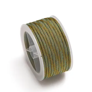 Detailansicht der 4mm olivgoldenen gedrehten Baumwollschnur für kreative Bastelprojekte