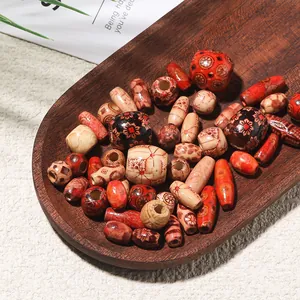 Assortimento di perle in legno d'acero vintage con motivi floreali per gioielli fai da te
