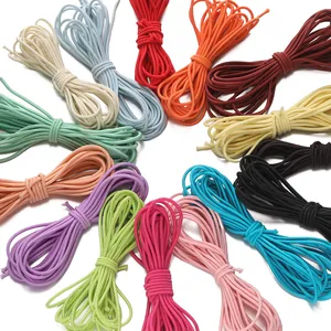 Detalle de cordones elásticos de nailon de colores para accesorios de pelo DIY