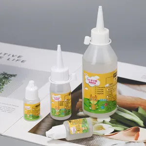 Τέσσερα μπουκάλια κόλλας αλκοόλης DIY σε διάφορα μεγέθη για δημιουργικές χειροτεχνίες