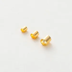 Detailweergave van 14K vergulde knijpkralen in drie maten voor DIY-sieraden maken