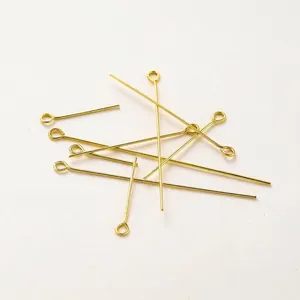 Dettaglio dei chiodini ad occhiello placcati oro 18K per la creazione di gioielli