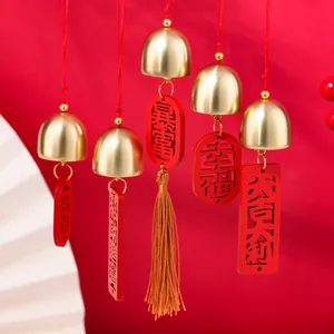 Pendente Sospeso Campana in Lega Stile Cinese Fatto a Mano Targhetta Benedizione in Legno Rosso Svuotato Feng Shui Decorazione Casa