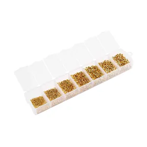 DIY-sieraden accessoires set met goudkleurige kralen in een 7-vaks plastic opbergdoos
