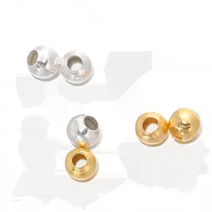 Detailweergave van ronde goud- en zilveren tussenkralen voor DIY-sieraden maken craft