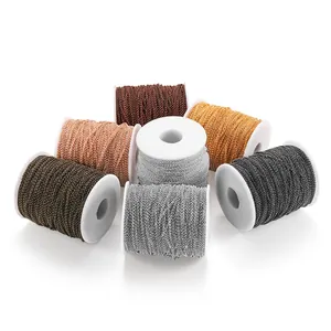 Détail de diverses couleurs de chaînes croisées en métal pour la création de bijoux DIY