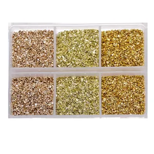 Juego de piedras trituradas metálicas doradas y oro rosa en caja de 6 compartimentos.