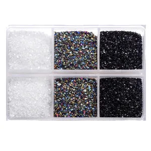 Juego de piedras de cristal natural en una caja de almacenamiento transparente de 6 celdas