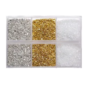 Set di pietre di cristallo naturale tritate con granuli oro, argento e trasparenti