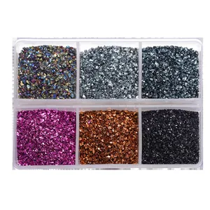 Set da 6 scomparti di pietre di cristallo tritate metalliche in colori vivaci.