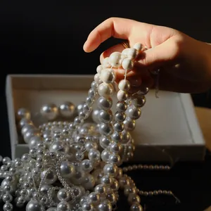 Hochwertige weiße Muschelperlen-Loseperlen für DIY-Schmuck, erhältlich in 2-20 mm Größen.