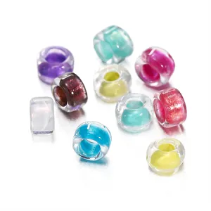 Macro di perline di vetro colorate da 2,5 mm con interno argento per gioielli fai da te.