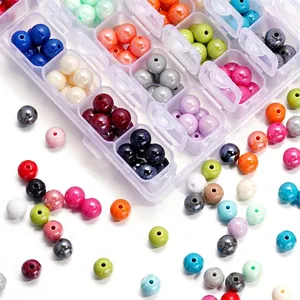 Perles rondes en acrylique colorées de 10 mm dans un organiseur pour bijoux DIY