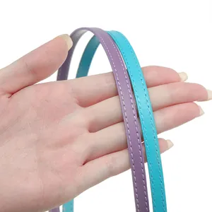 Detailansicht der bunten genähten PU-Lederkordeln für DIY-Taschen-Accessoires.