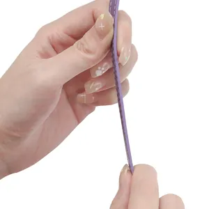 Detailaufnahme der flexiblen lila PU-Kunstlederschnur für DIY-Schmuck und Taschenzubehör