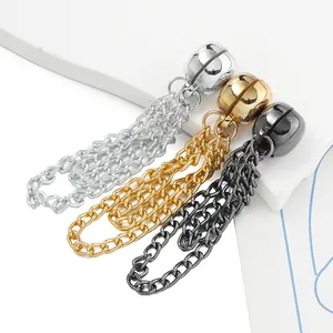 Detailansicht von magnetischen Kettenclips in Silber, Gold und Gunmetal für Kleidung.
