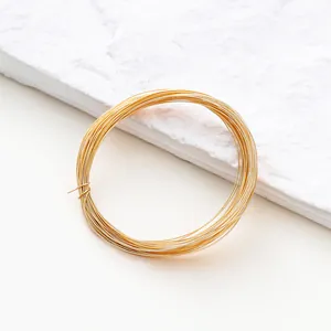 Λεπτομέρεια πηνίου χάλκινου σύρματος 18k για αξεσουάρ κατασκευής κοσμημάτων DIY