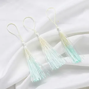 Nappe in seta sfumata tinte a mano bianco e verde menta per artigianato e gioielli