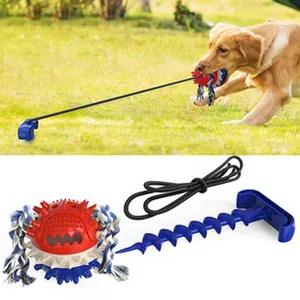 Jouet de traction extérieur pour chien avec balle en caoutchouc et piquet au sol