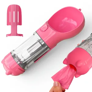 Detailansicht der rosa multifunktionalen Haustier-Wasserflasche mit integriertem Beutelspender