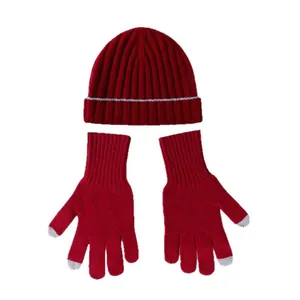 Premium wijnrode wollen gebreide muts en touchscreen handschoenenset voor winterwarmte